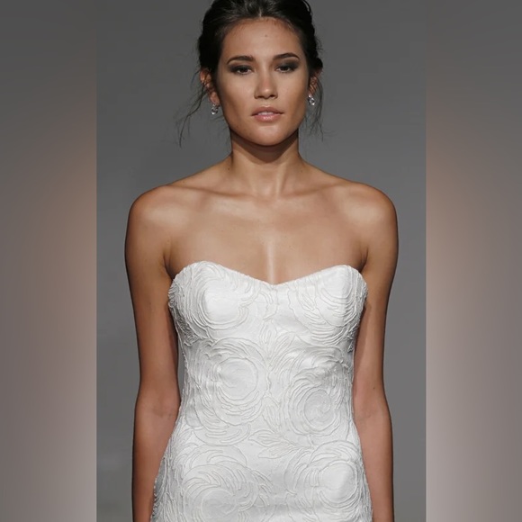 Anna Maier Alberta Lace Wedding Gown - Picture 6 of 7